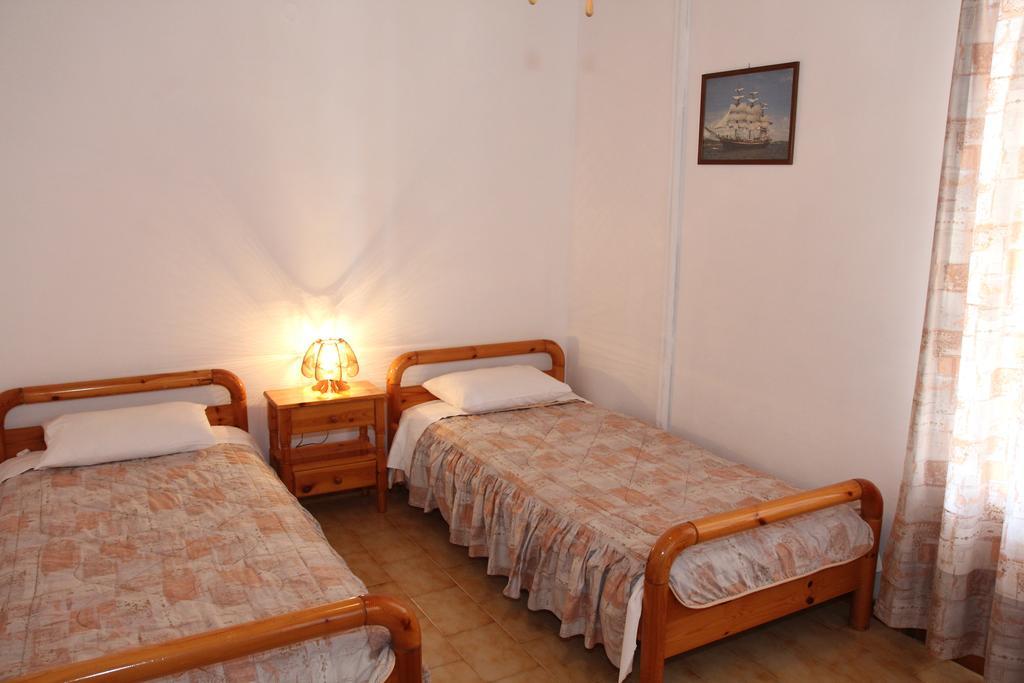 Circe Pansion Apartment Lixouri Room photo
