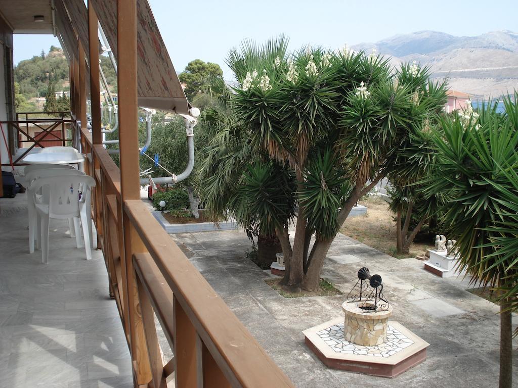 Circe Pansion Apartment Lixouri Exterior photo